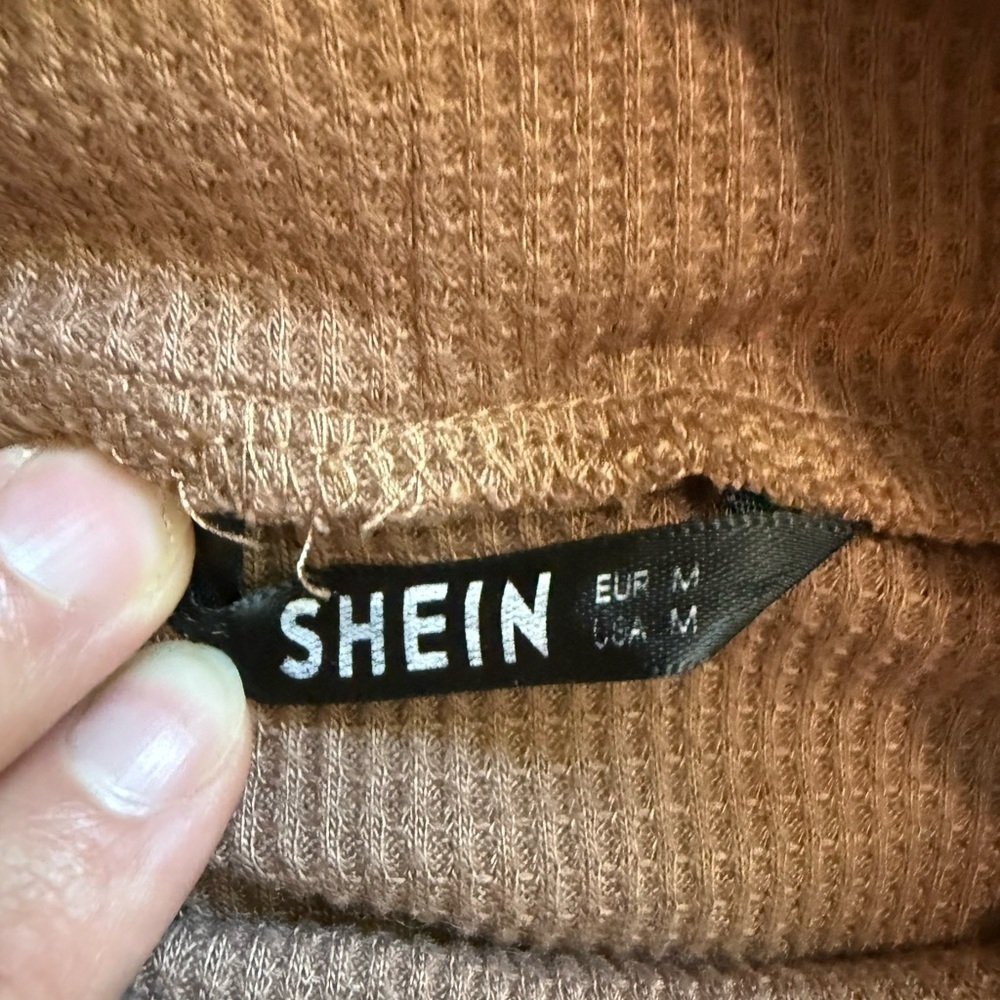 Elegant Brown Turtleneck Sweater - Picture 7 of 8